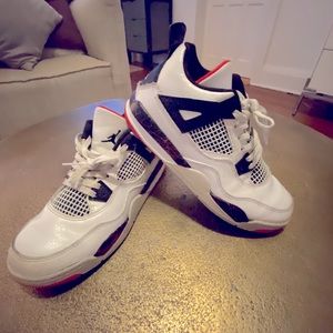 Boys Air Jordan’s size 3